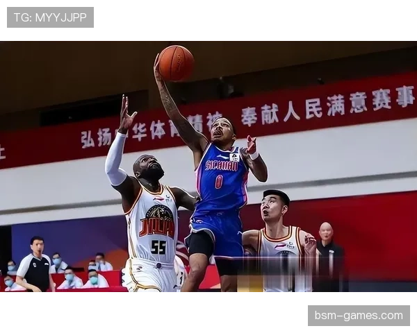 广州队上演保级奇迹，惊险逆转成功保住顶级联赛资格