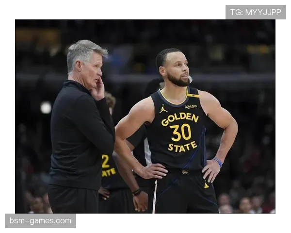 威金斯转为无球跑位为库里拉开空间效率回升